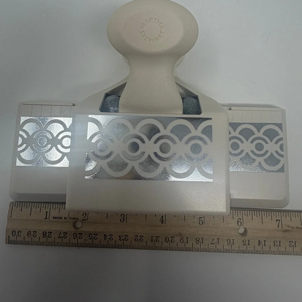 Martha Stewart Crafts Deep Edge Punch – Geometric Medallion - Discontinued